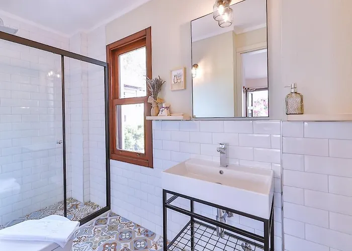 Lavantakaş 2 50 Mt To Long Bazaar In Square Appartement