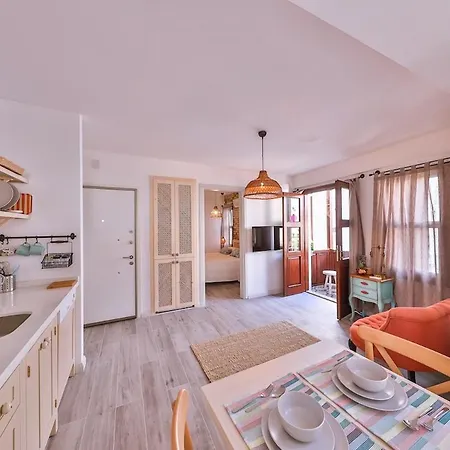 Apartment Lavantakas 2 50 Mt To Long Bazaar In Square