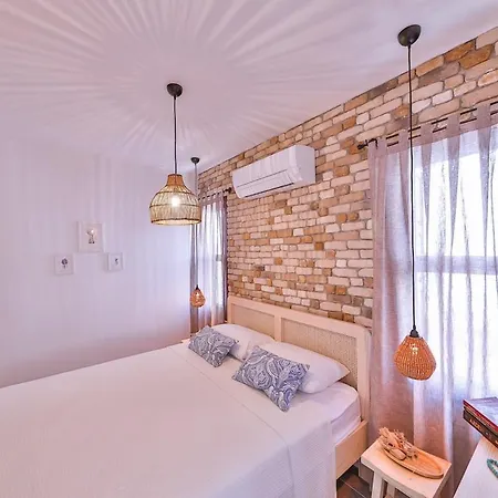 Lavantakas 2 50 Mt To Long Bazaar In Square Kaş