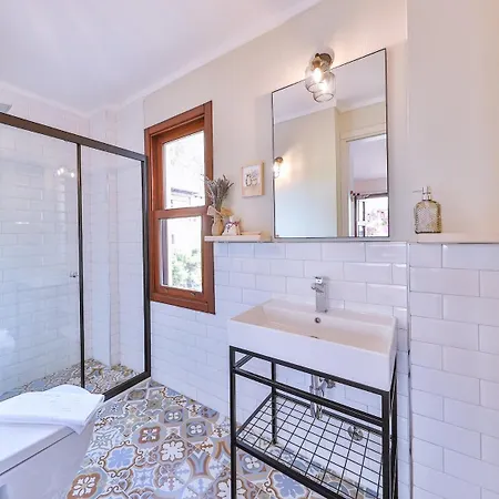 Lavantakas 2 50 Mt To Long Bazaar In Square Apartman